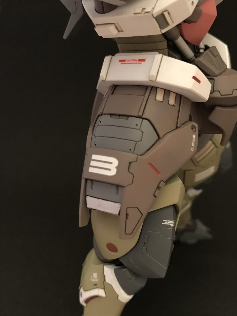 武器を1種類に絞ったのでサイドアーマーの武器収納機能は無くしてバーニアノズルを追加しました。ある意味最強の塗装剥げ対策ですね笑