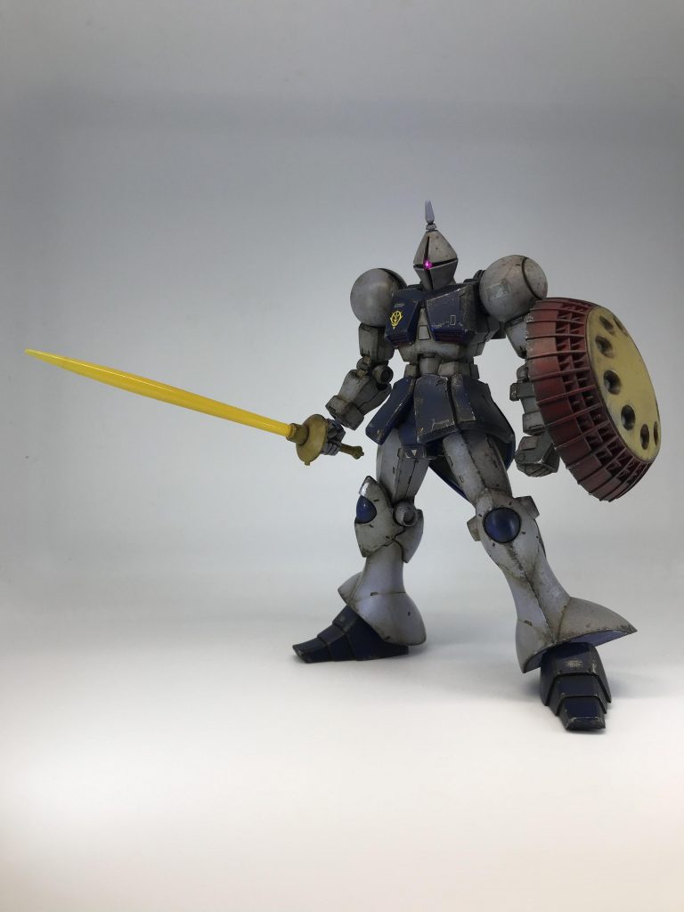 ⑤ウェザリングカラー(マルチブラック)を原液のままプラモ全体にベタ塗りして、ティッシュやメラニンスポンジで拭き取り※ウェザリングカラーを使用する場合は、関節など負荷の掛かる場所に塗りすぎると割れる可能性もあるので注意してください⑥ウェザリングマスターで適当に汚し(私は面倒なのでほぼやりません)