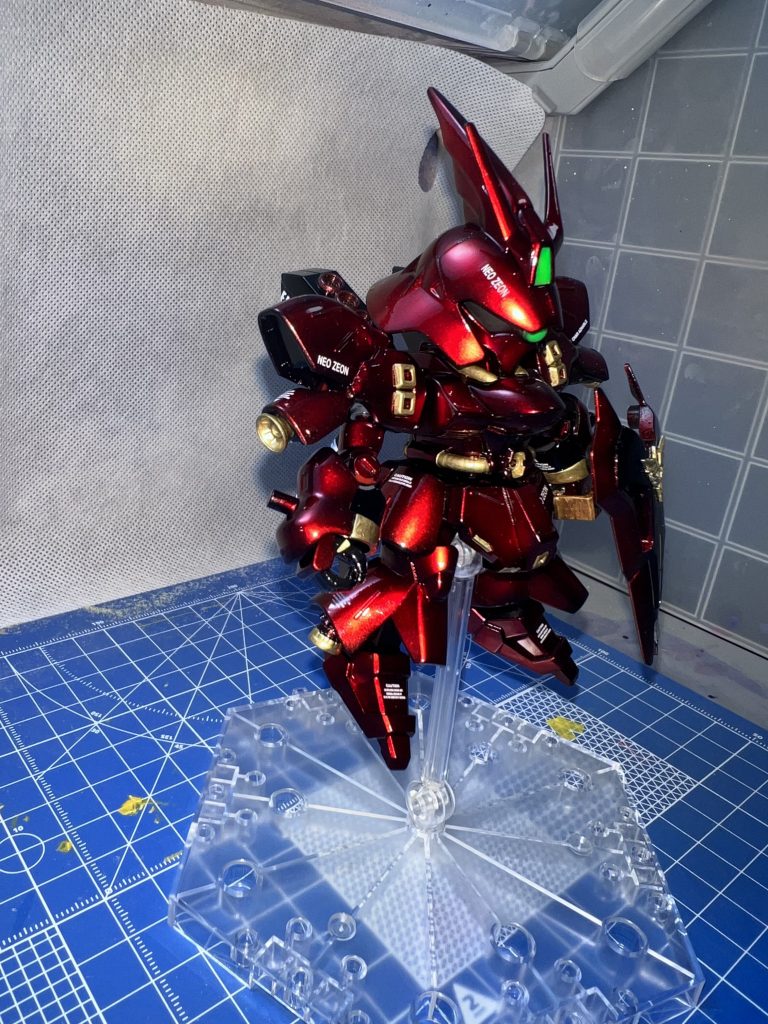 頭部センサーとモノアイは蛍光塗料使ってます