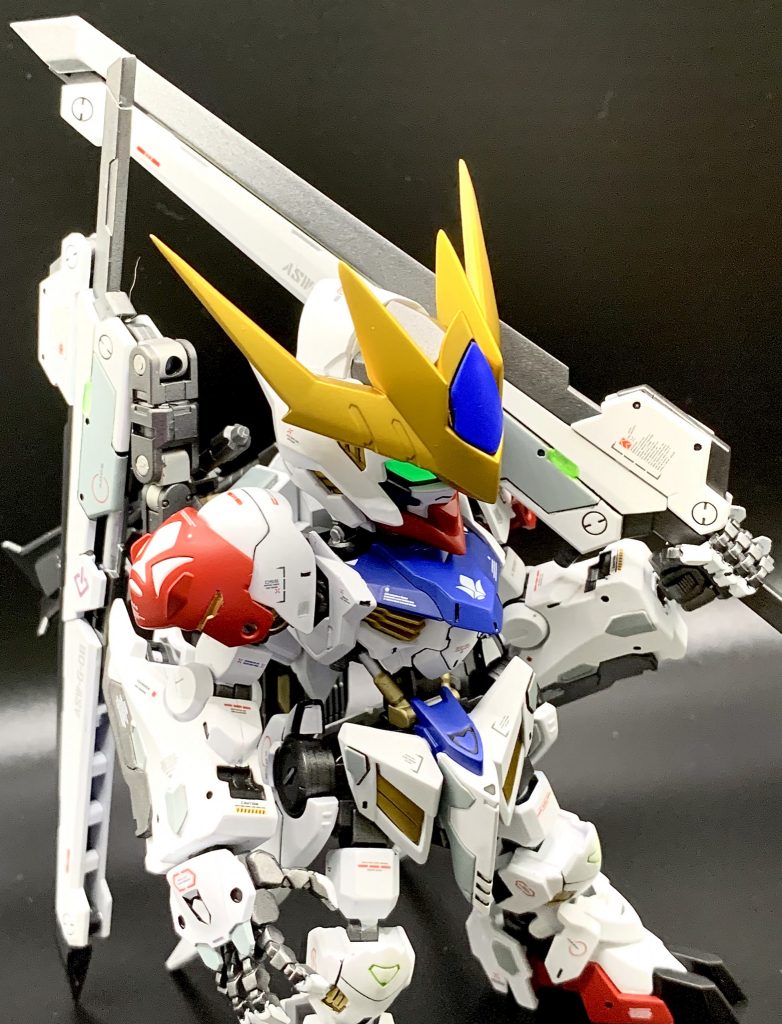 大剣もかついだポーズも様になります