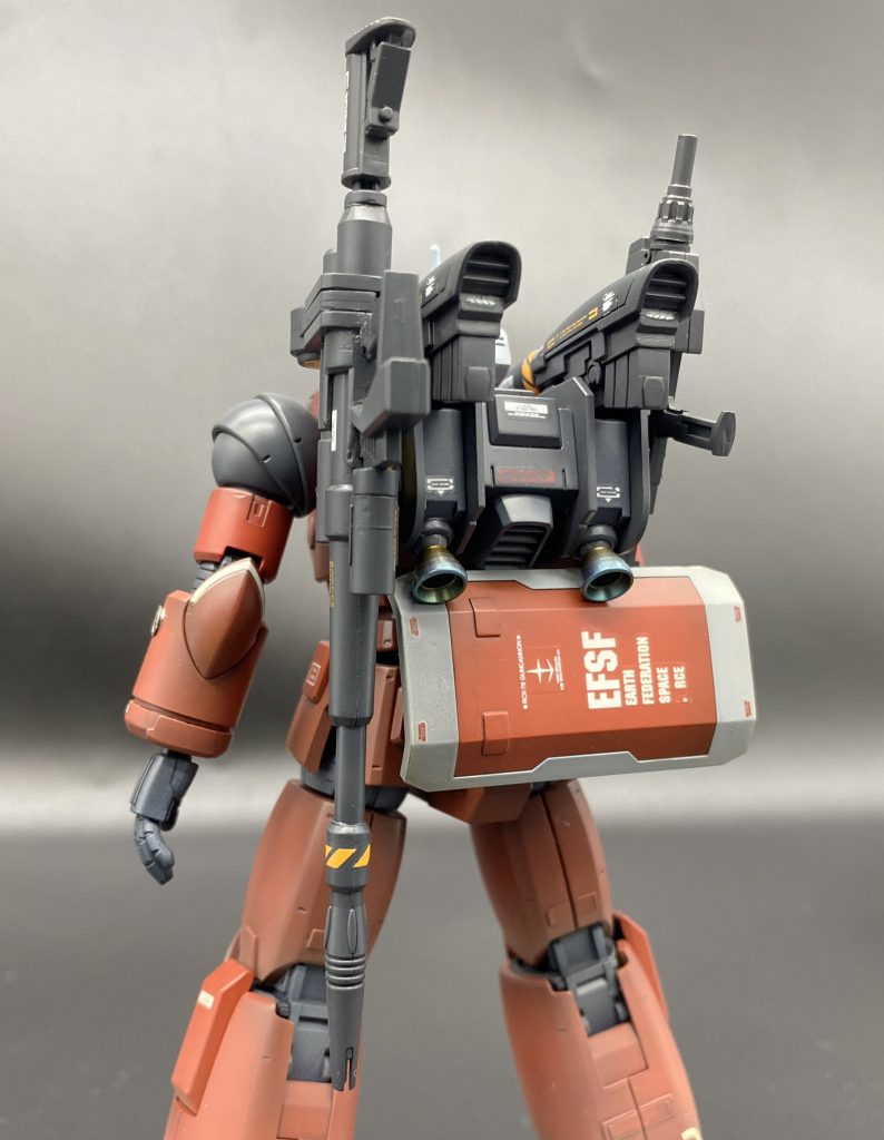 全装備に磁石を仕込んだので、腕、腰、バックパックの各所にマウントできます。背面にマウントして手ぶらに出来るのが、密かにお気に入りです。