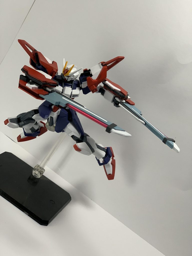 ロングモードはPS装甲の刀身とビーム刃の刀身をもつ繰り出される2種の斬撃は対艦、及び大型のMS、MAであろうと容易に切り裂くことが可能高出力状態になると、インパルスが持つエクスカリバーのように切先を覆い隠すようにビーム刃が形成される