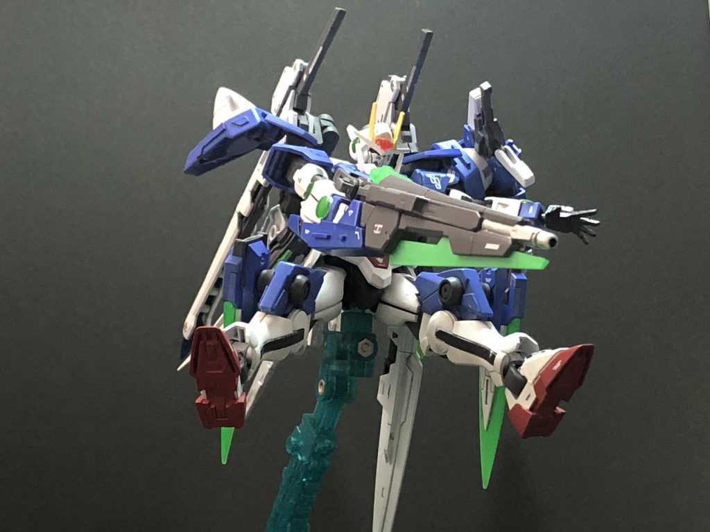 全身部にプラ板とモールドで情報量の追加を行っています