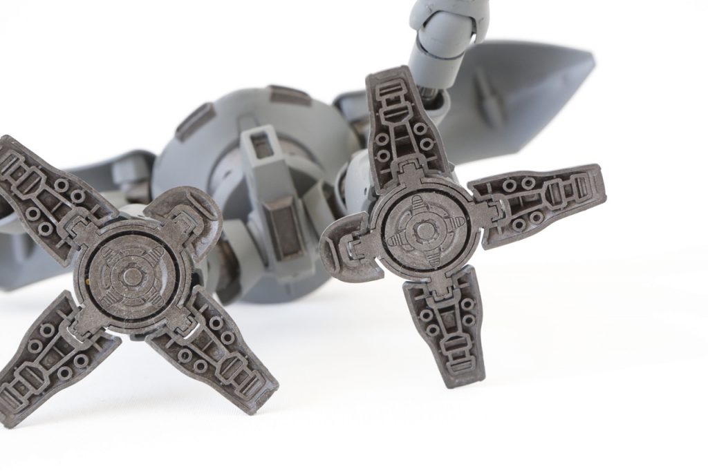 足の裏の中心部にはMGケンプファーのチェーンマインのパーツがシンデレラフィット!水陸両用MSの足裏っぽくなったかと。