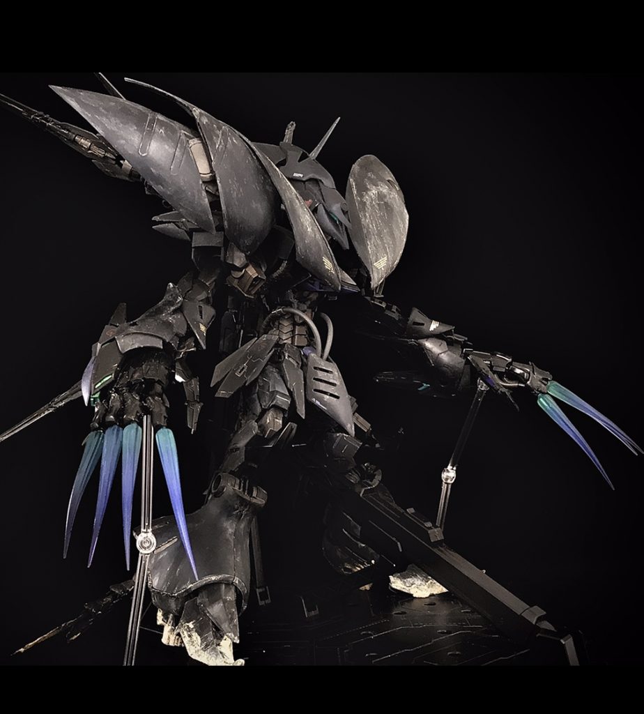 各パーツが重すぎてあまりポージングできませんmgで作ったのですが大きさ的にはPGに近いくらいの大きさになってしまいましたw