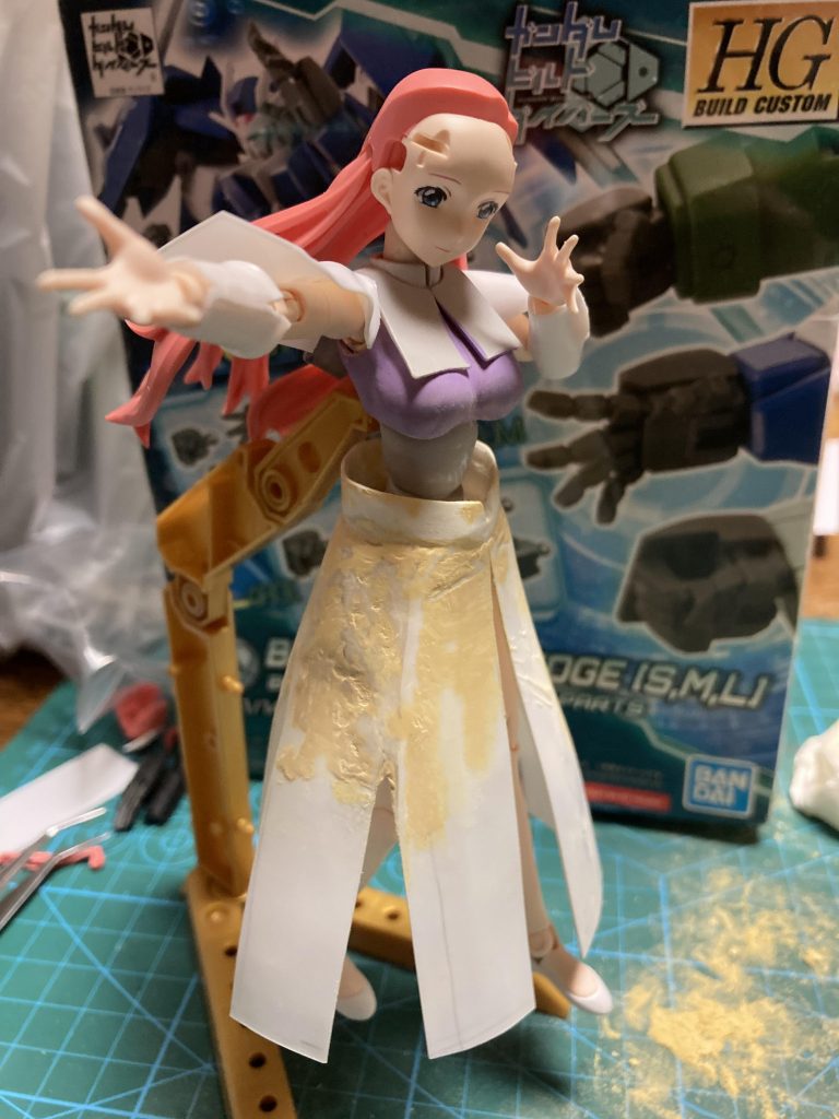 形が出来てきたので合わせて見ました。また粉まみれになってます。目線が合わないのでやっぱり顔は描かないとなぁ…となったところ