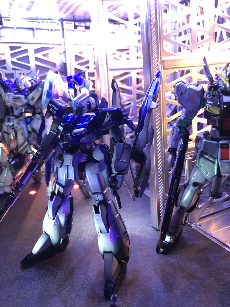 他のアムロ機の中で。UVライトで少し光ります。ご覧頂きありがとうございます。