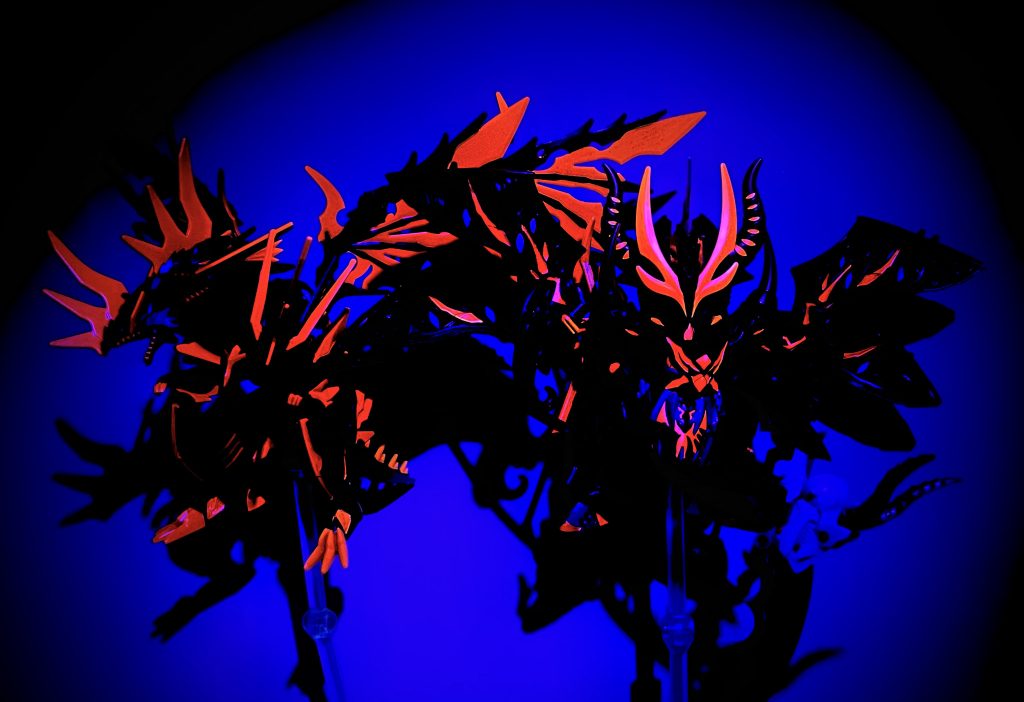 ガンダムマーカーはメタルピンクもよく光るみたいでイージスのピンク部に使ってます。