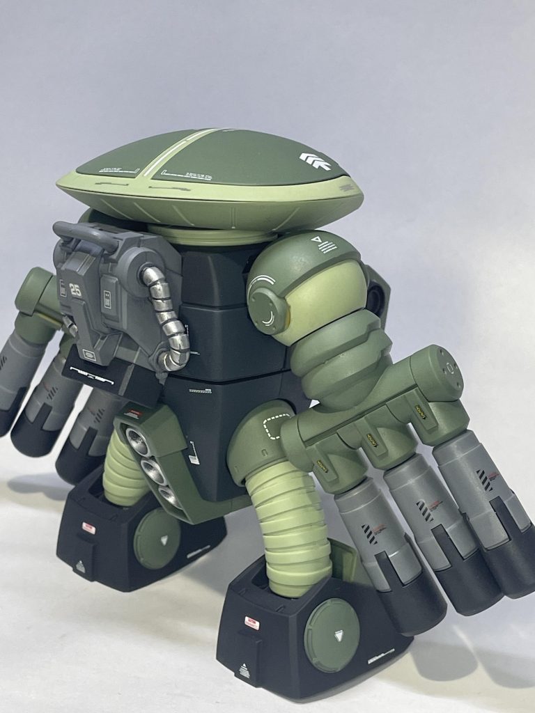 パーツは大きく鼻や指大砲以外にはあまり可動も少ないですが、完成した時の存在感、満足感は高いです。