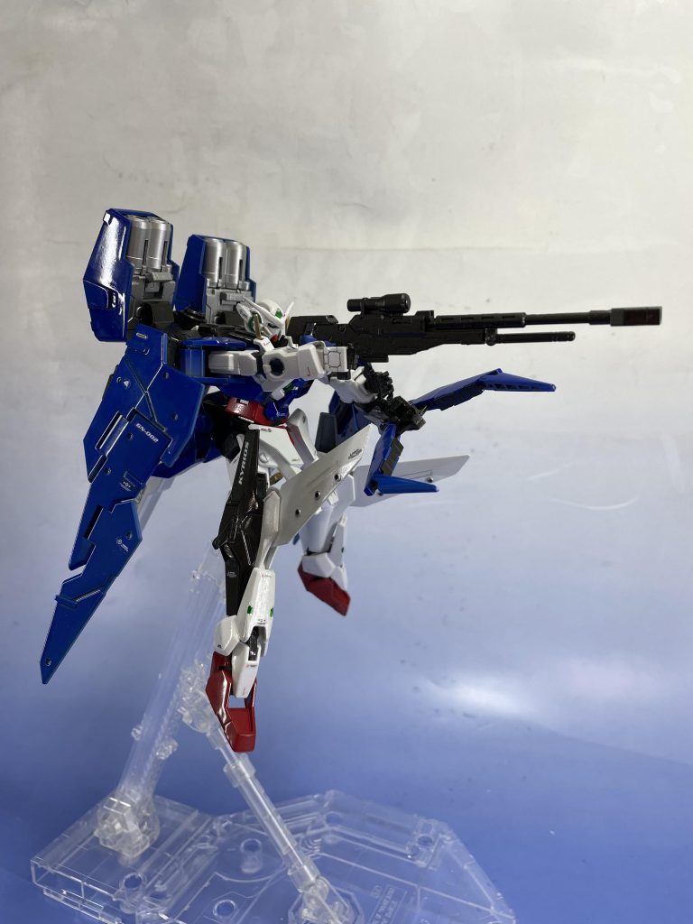 デュナメスのGNスナイパーライフルを装着