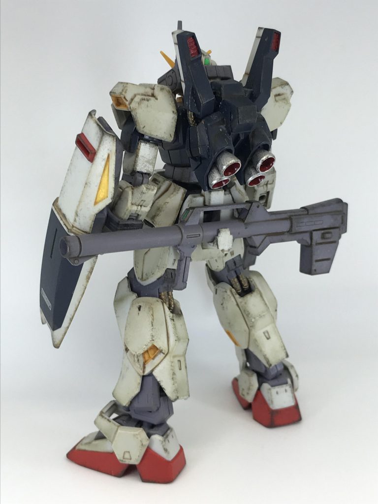 バーニア等はマーカーなどでサクッと部分塗装。後ろは飾ると見えないんでデカール貼らない派…だって面倒くさい(笑)