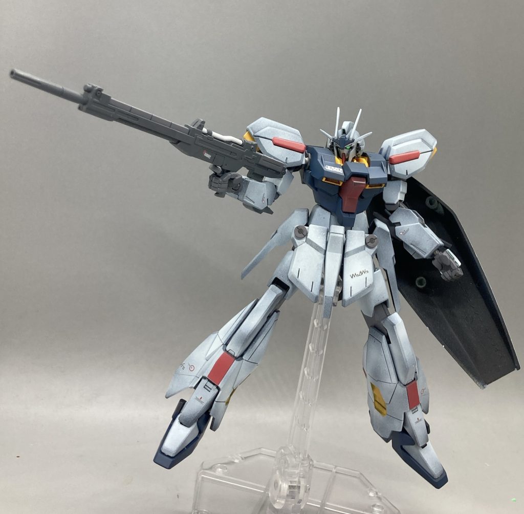 武器はリゼルと同型のビームライフル