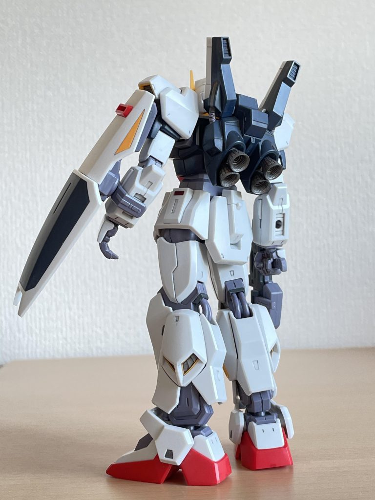 ボンボンや模型情報に掲載された設定画を眺めつつ、Zガンダムの放送開始を待っていたリアルタイム世代的に、mkⅡの後ろ姿で脚の付け根の球体がチラ見えしてるのって大切な萌えポイントだったり。