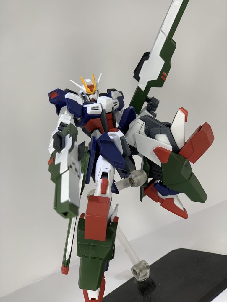 以上「パンツァー」の紹介でした脚の装甲の装着は磁石で前後からくっつけてるので、ストライク系列の脚ならどのプラモにも付けられますまた腰のレールガンも3mm棒での接続なので他のガンプラとも共有できるかも?装備は1部パーツ以外プラ板による自作です追加装甲はロマンですね〜