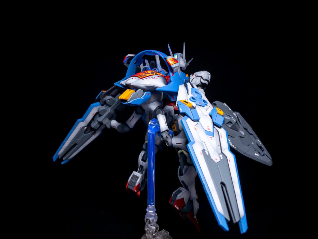 バックパックにはエスカッシャン2機を装備。