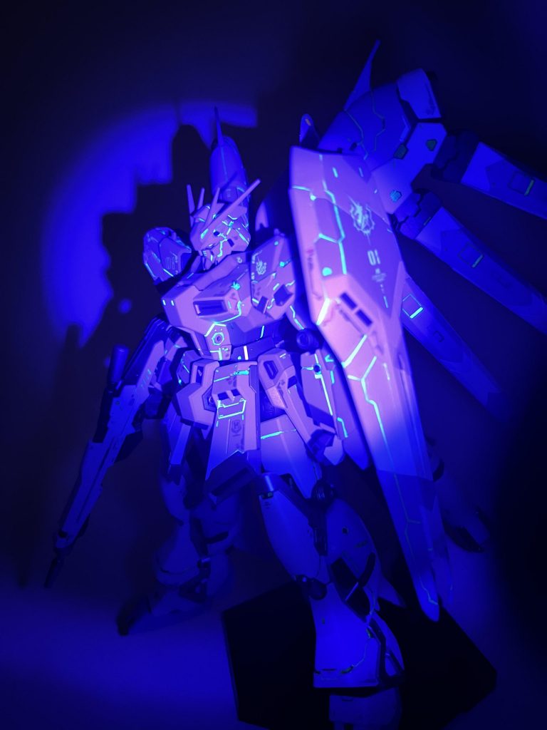 ブラックライトを替えると発光具合もかなり変わる。もう少し可視光が少ないライトも試したいけど、目に悪いのが難点。。