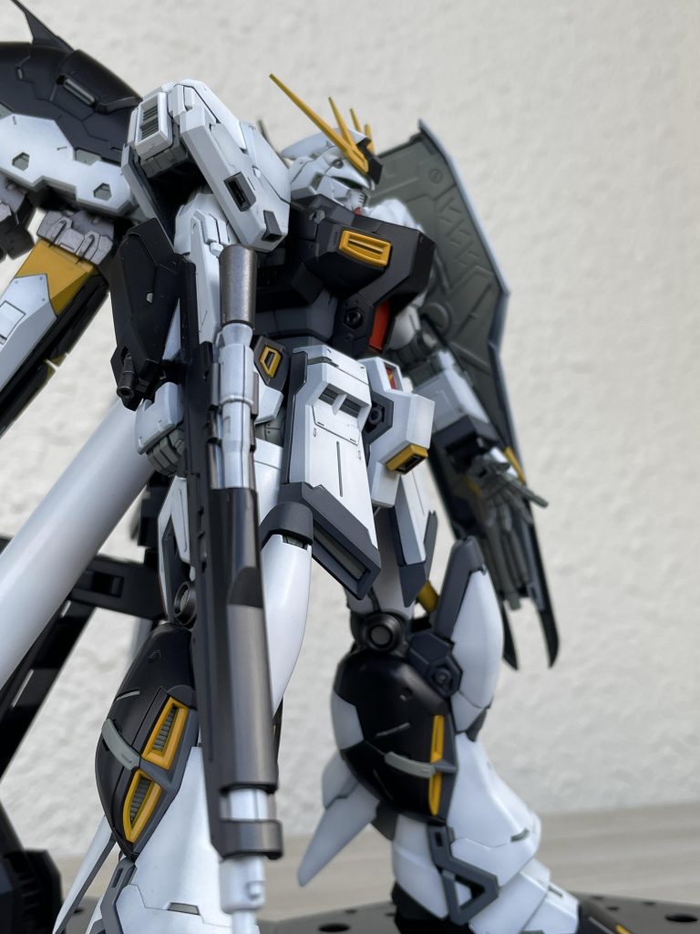 RG Hiニューガンダム–3枚目/制作者：Libra1022