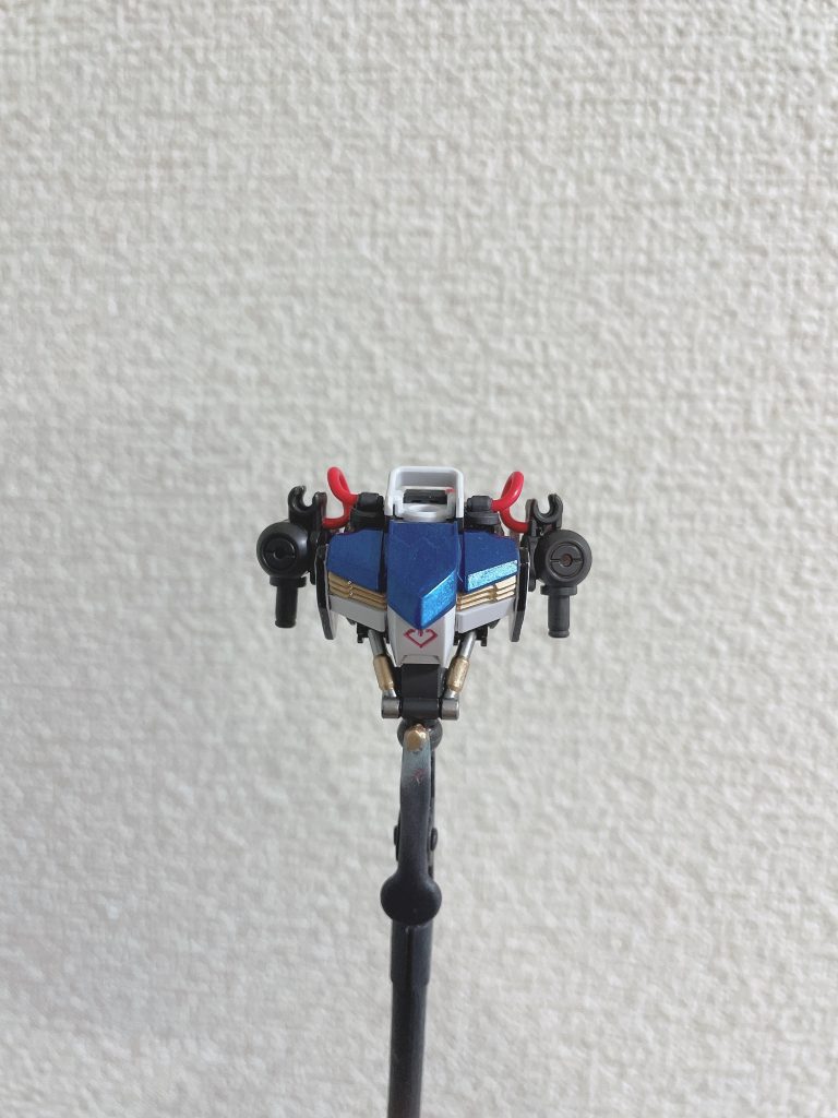 肩と背中にリード線をつけてみました。