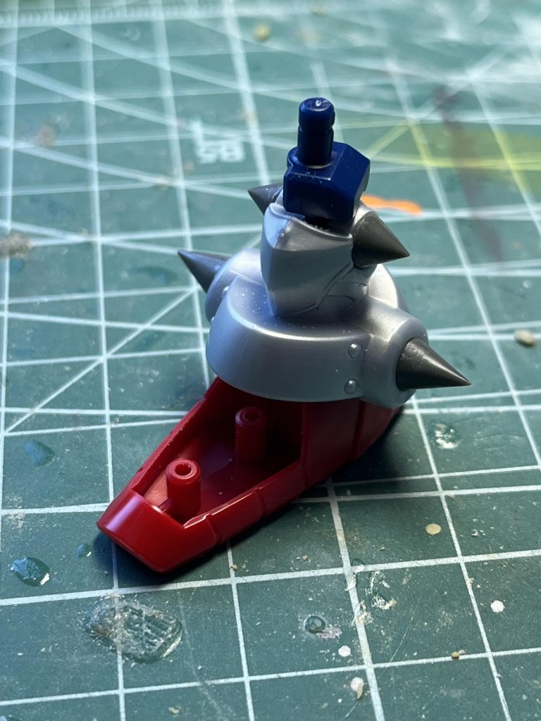 鎧のトゲは全てコトブキヤのスパイクパーツに換装。