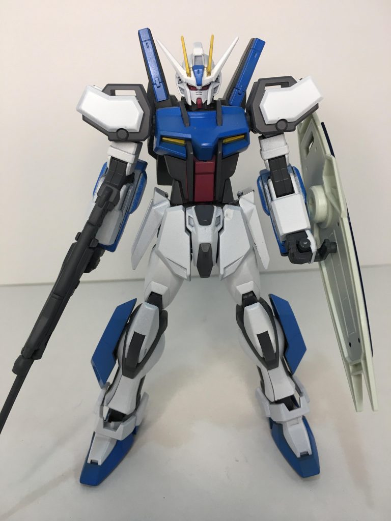 試験用のエントリーストライカーと盾を装備して。エントリーストライカーと言ってますがまんまマーク2のバックパックを装備しただけですw一応性能実験用の装備という名目でビームサーベルとブースターを。盾はダガーLのものです。こちらは設定とか一切無しにただ似合っていたから持たせていますw