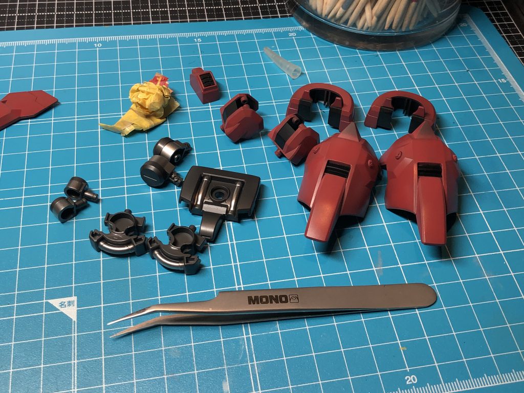 ・下半身の合わせ目消し・一部、肉抜き埋め・リアアーマーの裏打ち手を加えたのは以上です。塗装は一部をマステと筆塗りで塗り分けしています。