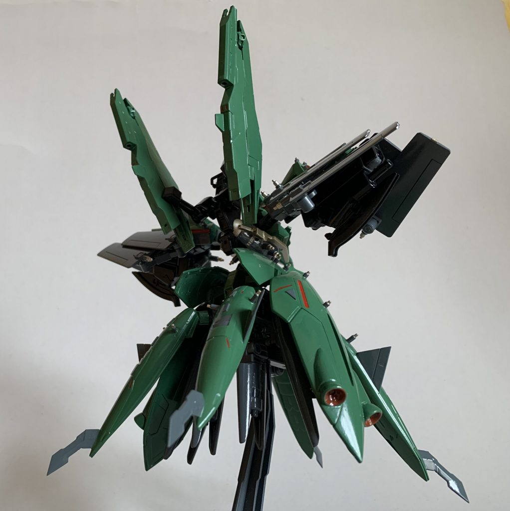 冒頭での説明通り、鉄血のオルフェンズでの宇宙用MAという設定です。宇宙用なのでノイエジールやαアジールっぽいものを目指しました。