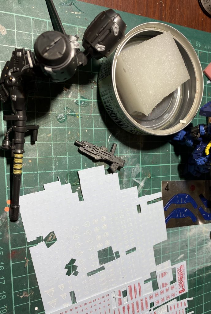 デカールを貼る時が一番悩みます。