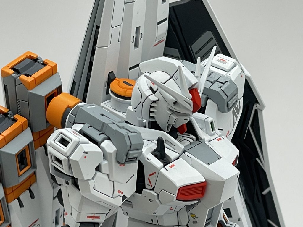 肩のラッチは、FAユニコーンのバズーカラックを加工しました。