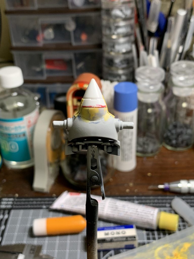 太陽炉はブレイヴから拝借。接続部分は分からなかったので、ひたすらパテを盛っては削ってを繰り返して無難な形に整えました。