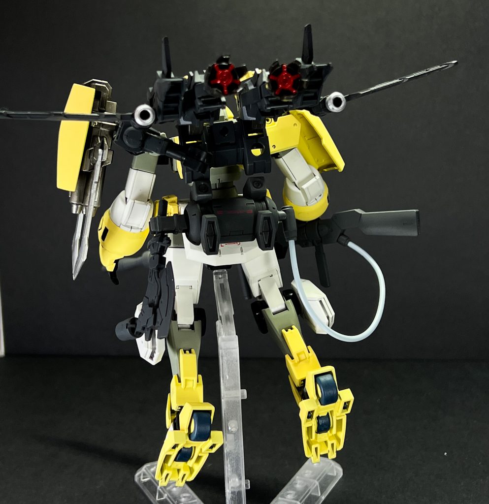 フライトユニットは30MMのパーツの組み合わせ。元のバックパックは腰のアーマーに取り付け。