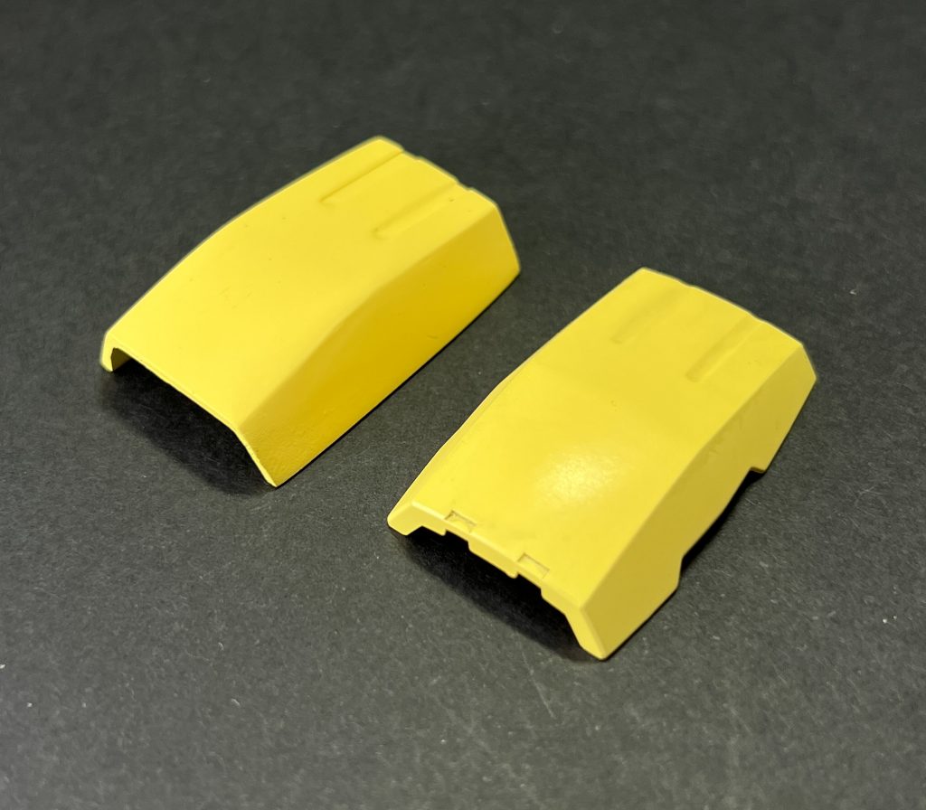 自作したのはシールドくらいでしょうか。プラ板と瞬着パテで作りました。左が作成したもの。キットが右側です。