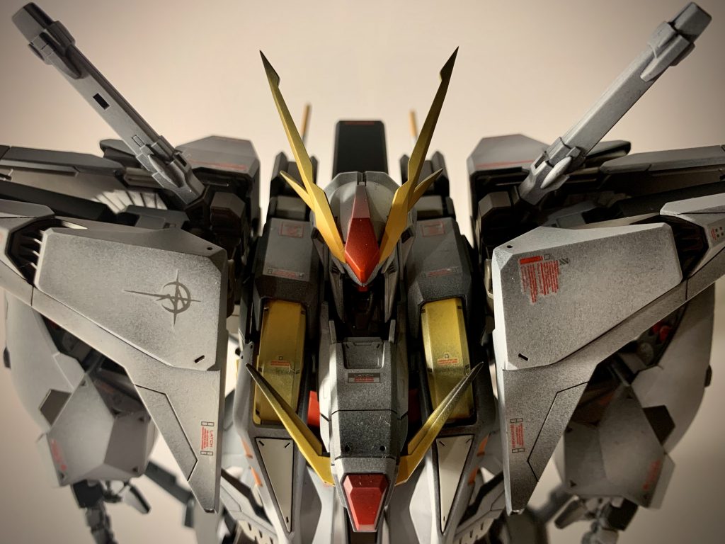 やはりクスィーガンダムは正面のカッコ良さが抜群ですね!この恐ろしさとカッコ良さの同居具合が最高です。