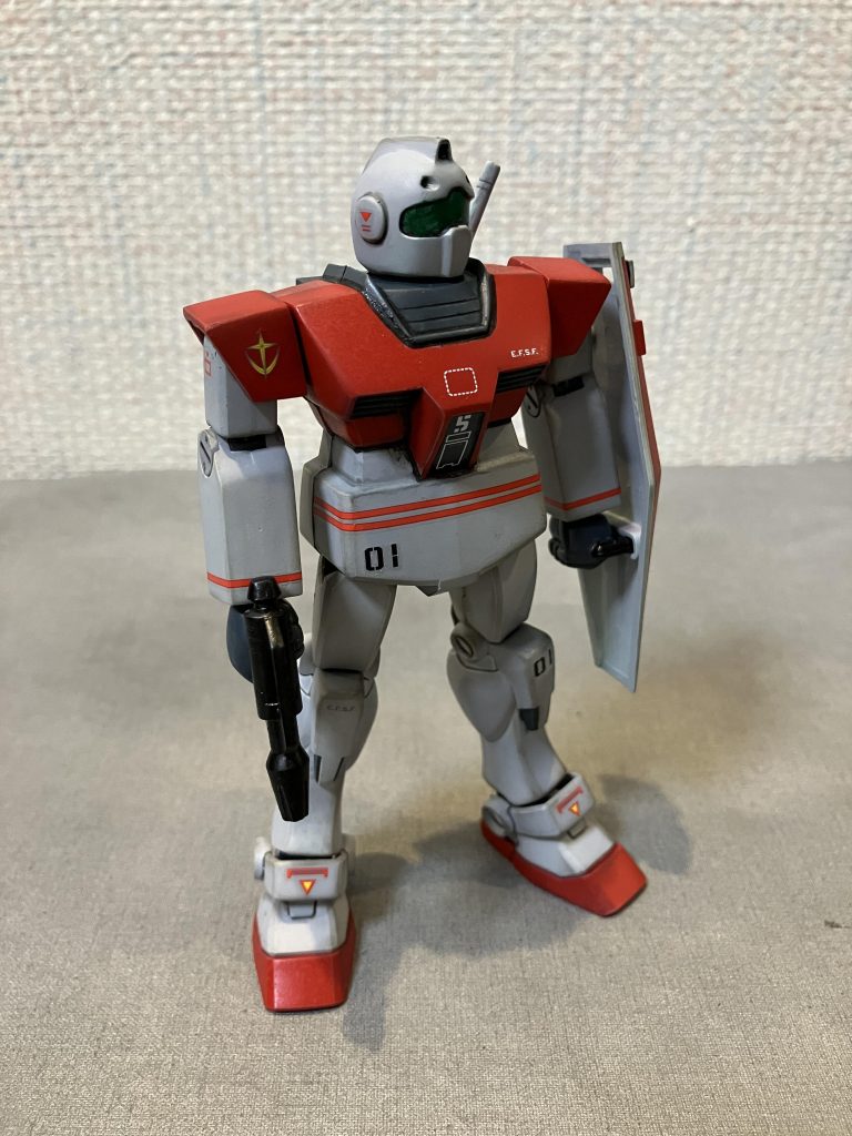 グレーのサフをそのままカラーとして使用。ウェザリングマスターで軽く汚して艶消しクリアーでコート仕上げにしました。