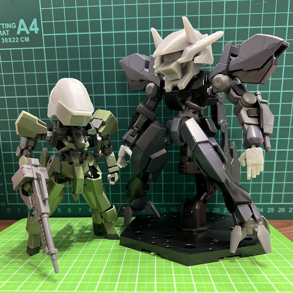 頭部出力しましたがなかなか納得いかなくて3回ほどモデリングの見直しや再出力など繰り返しました右は同時に進めていたアインです