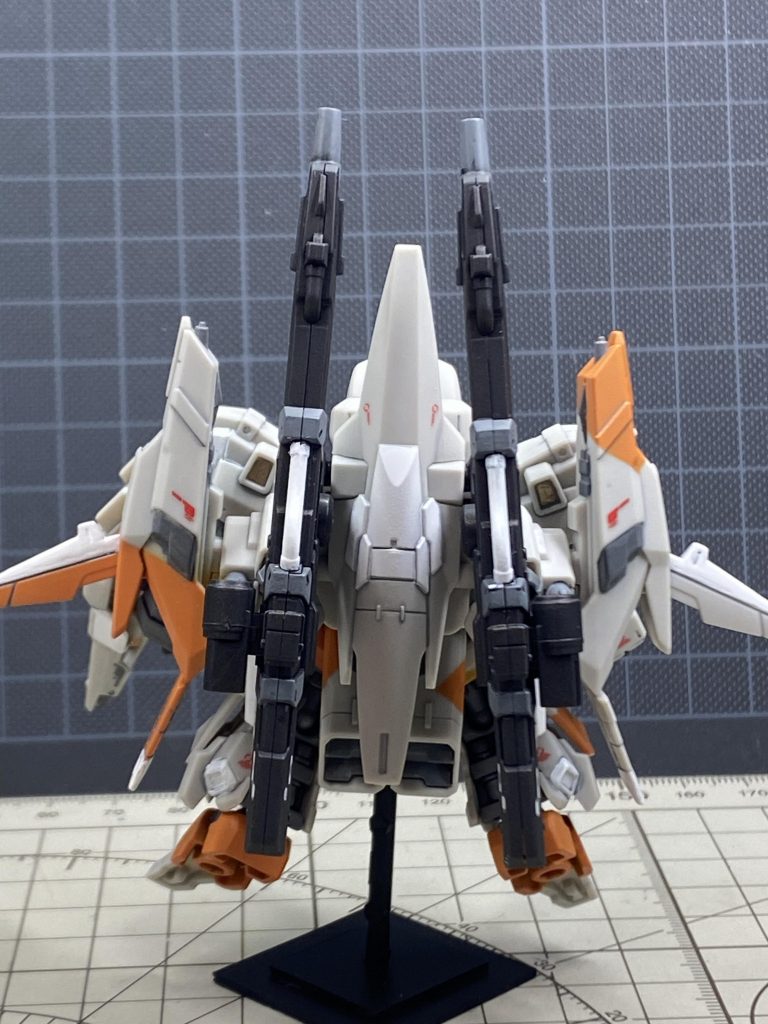 SDでリゼルディフェンサーが立体化されるだけでもミラクル嬉しいですね。デカールはHJデカールとRGガンダムマークII用を使いました。ゼネラルレビル搭載機の「GR」を入れたかったんですが、貼れるスペースがありませんでした。