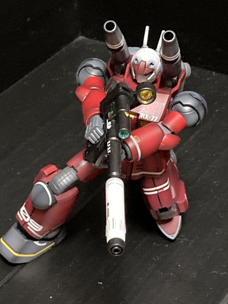 ハヤト機は後方支援機と考え長距離射撃に対しての命中精度を向上させたライフルカイ機との区別で形状を少し変えました