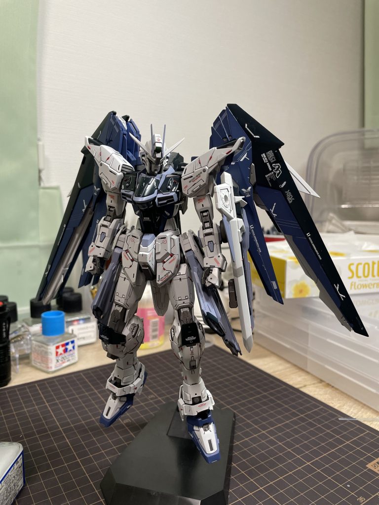 スジボリ追加やら、プラ板&棒やら、レッドポイントやらを当時の私としては頑張ってます。