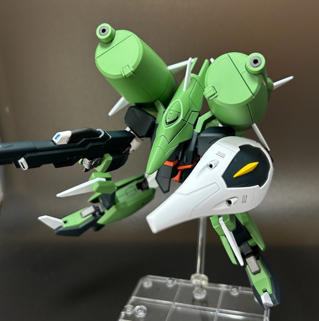 かなり単純な変形。ここはSEED系可変機の特徴ですね。