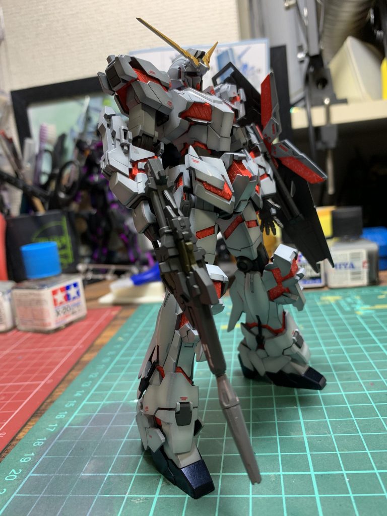 塗装は黒下地のエッジを少し残す様なグラデーションです。