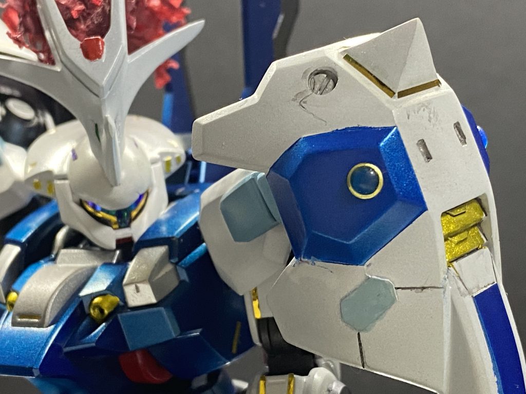 ミニ四駆のハトメとレジンでなんとなくそれっぽいものをつけてみました。エアリアルのオールレンジに対応するためのセンサーみたいなイメージです。