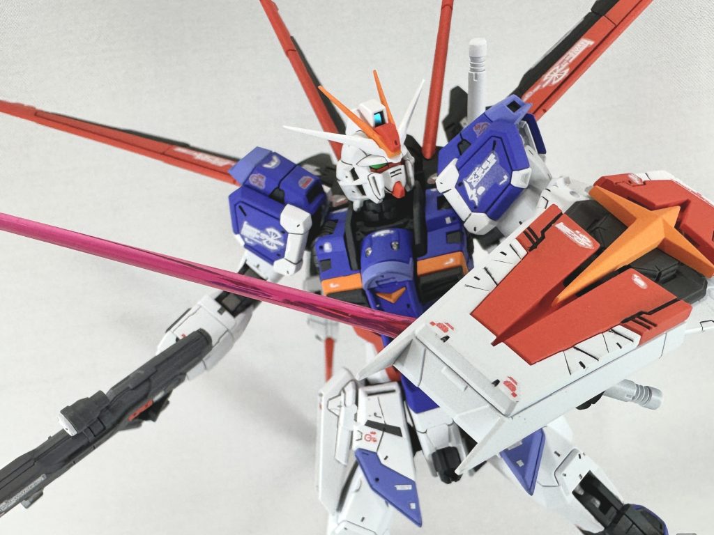 このキット、アンテナが細すぎて途中何回か折れ部品注文のお世話に…また折れて…再び注文と2、3回ありましたが何とか形になりました😂