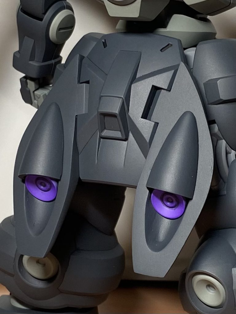 リアアーマーはプラ板とエポキシパテで原型を作り、おゆまるで複製して製作しました。