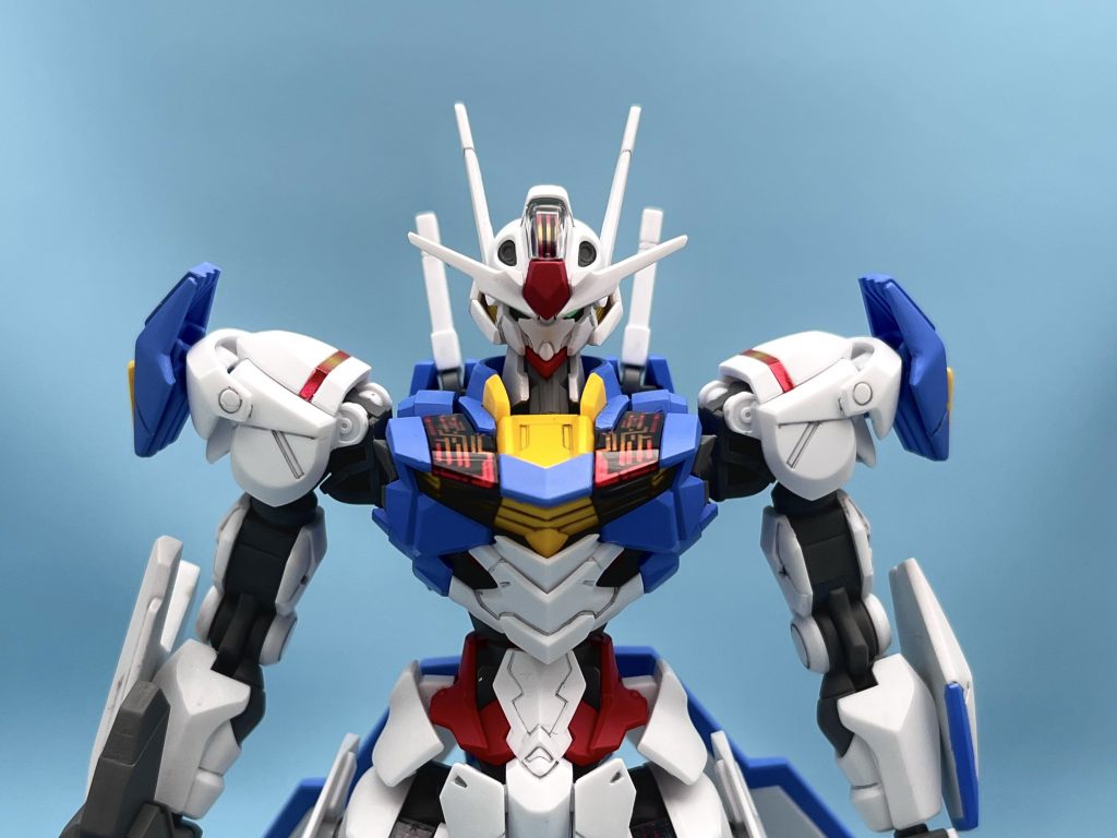 各所合わせ目消し､肉抜き穴埋め､胴部の1ミリ延長工作､アンテナと爪先のシャープ化を施しています。