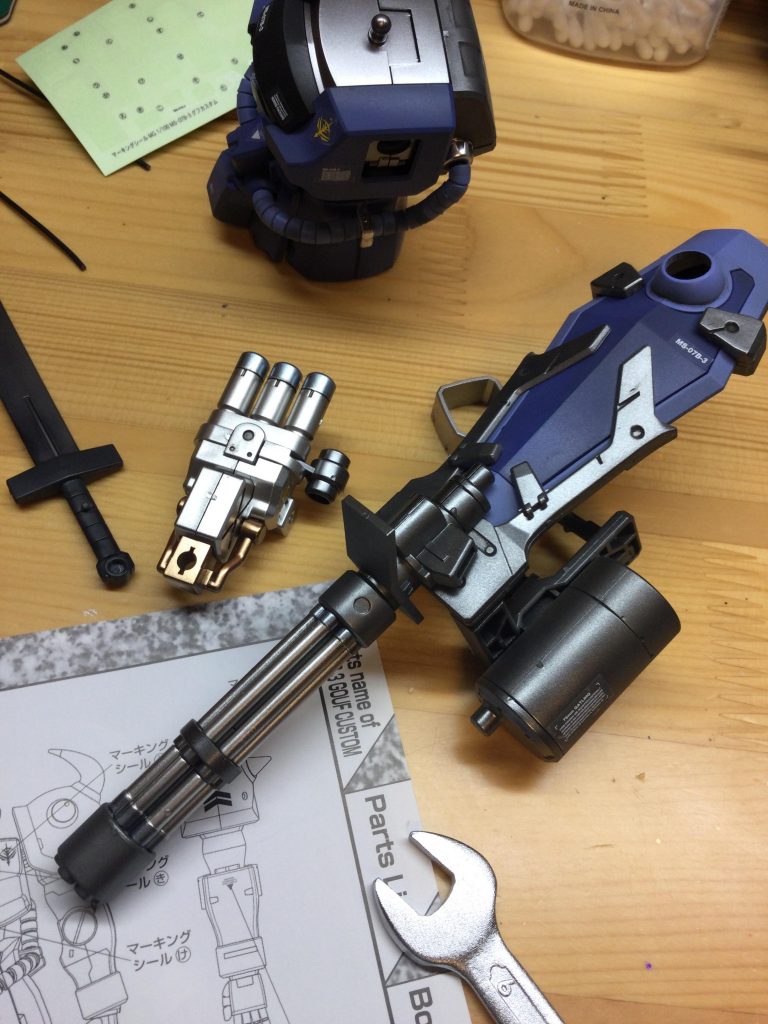 武器類は、ガトリングシールドは「ガイア スターブライトアイアン」3連ガトリングは、「ガイア スターブライトジュラルミン」「クレオス アイスシルバー」を使用しています。ガトリングシールドの砲身にも使用しています。