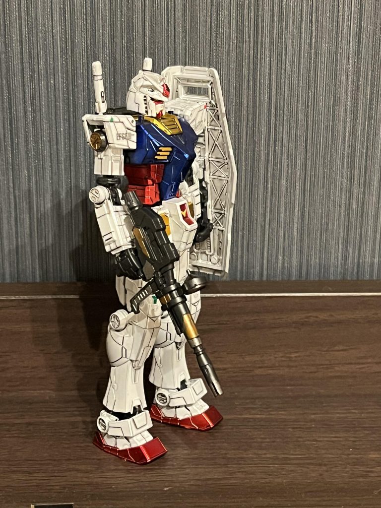 ビームライフルをシタデルカラーで部分塗装。配色センスがないなぁ…