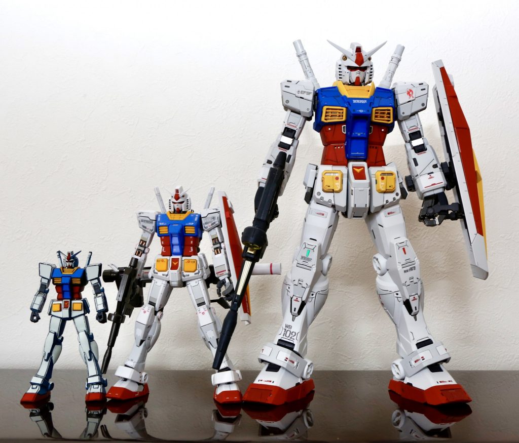 全体像をEG、MG(ver. 3.0)と並べて。ver. 3.0を作った時もすごいディテールだと思いましたが、さすがPGUは密度が違う!