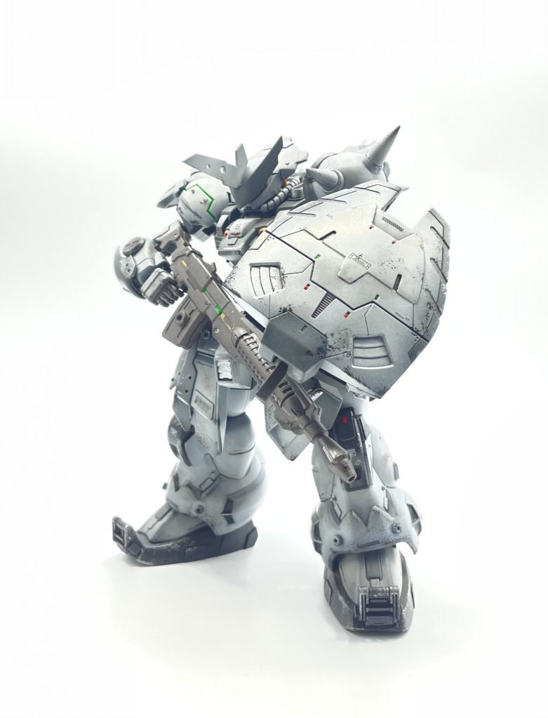 シールドキマリストルーパーの尻をシールドにしました尻シールド開閉ギミックを仕込んだ為、中にビームサーベルを収納できます