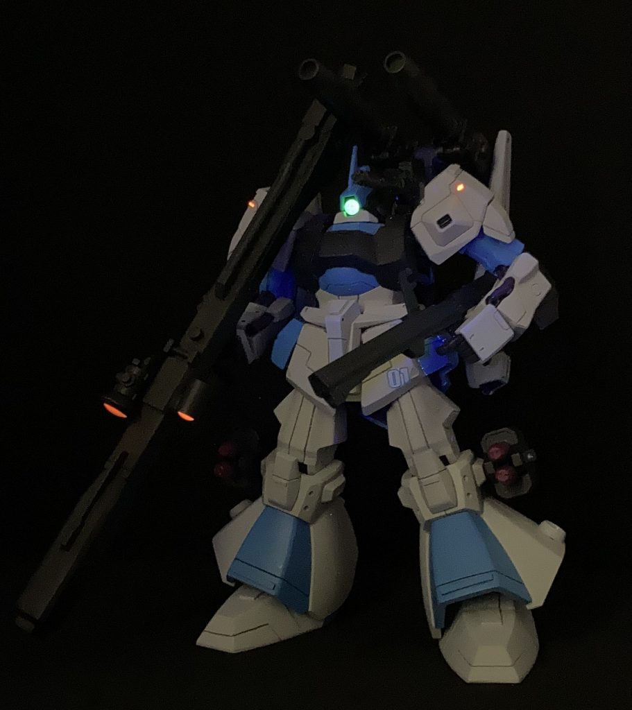 もはや恒例ですが、当然のごとくメインカメラとレンズ、レッドチップはブラックライトで光るように蛍光塗料で塗装しています！ﾋﾟｷｭｨｰﾝ!!という起動音が聞こえてきそうです(*´ω｀*)あと黒背景がかなりいいことを知りました今後も採用していこうかと思います(*^^*)