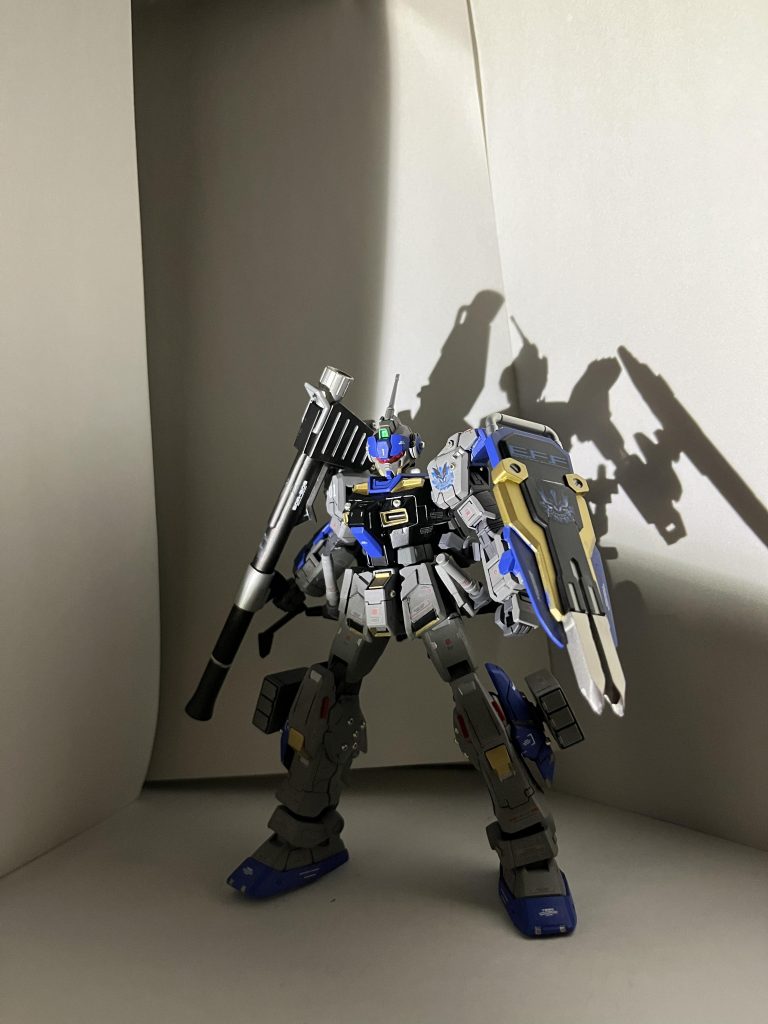 そしてお次は、バズーカのポージングです。ガンダムバトルオペレーションでは、ライフルとバズーカは、選択式ですが、あえて今回は、両方とも装備させました。