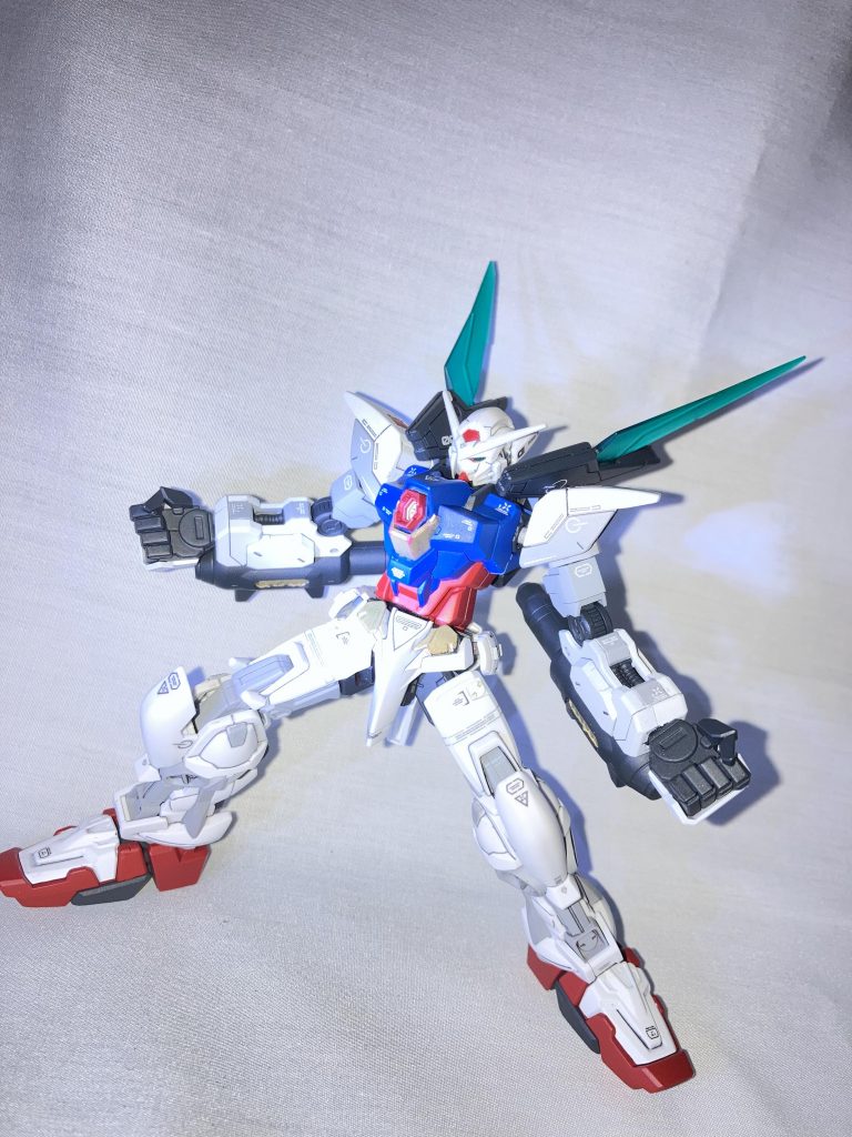 胸部ビーム砲です、ウルトラマンみたいに溜めが入ってからぶっ放すみたいなのカッコ良くて好き